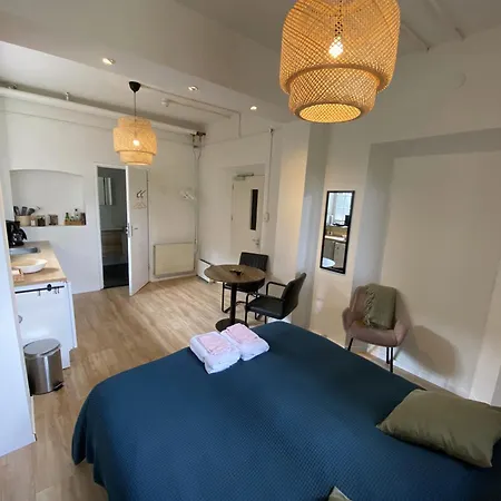 Modern 3 In Historic Abbey Cadier en Keer