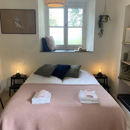 Modern 3 In Historic Abbey Apartment